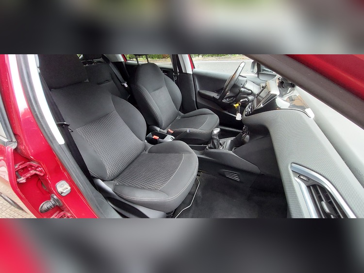 Peugeot 208 1.6 hdi foto 5