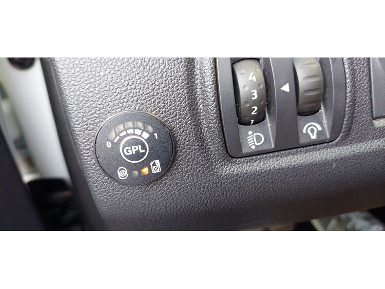 Renault Clio GLP foto 9