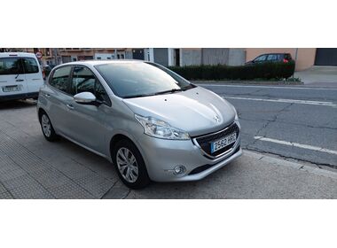 Peugeot - 208